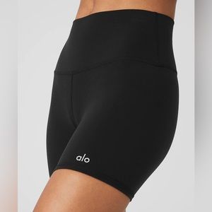 BLACK ALO YOGA BIKER SHORTS (XS/S)